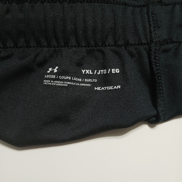 Under Armour Black Athletic‎ Shorts with Lightweight Performance Material - Picture 7 of 8
